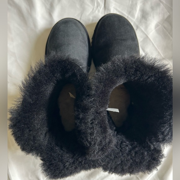 UGG Black Arielle Boots: Size 7 - Picture 2 of 12